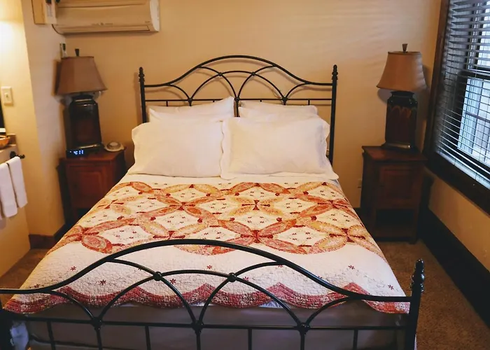 Iowa House Historic Inn